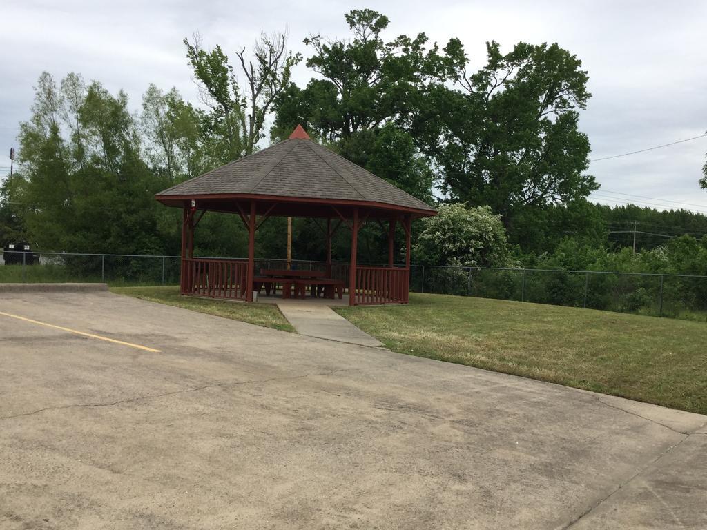 Americas Best Value Inn Cabot Exterior photo