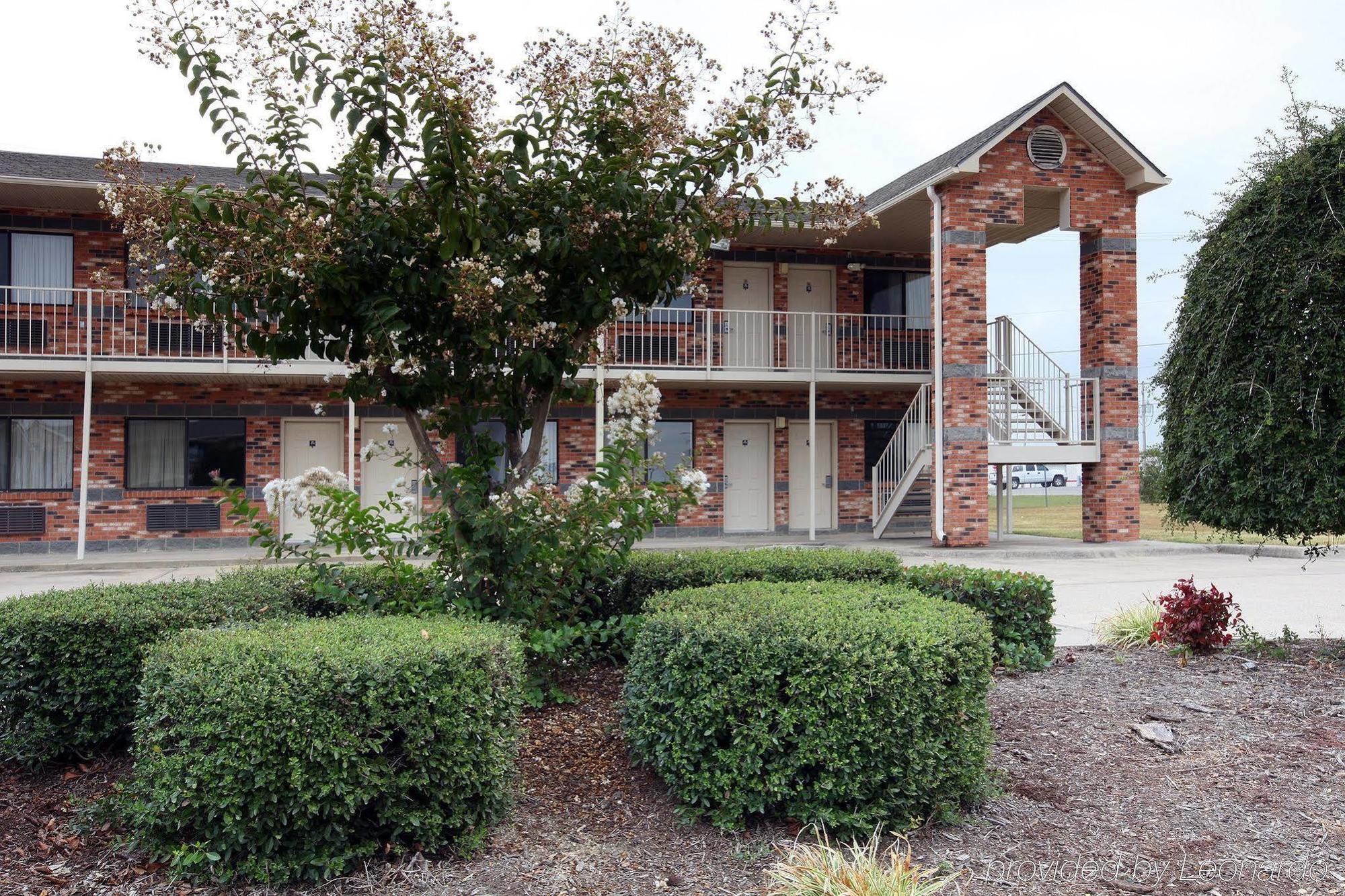 Americas Best Value Inn Cabot Exterior photo